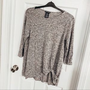 Cute 3/4 sleeved tie front top